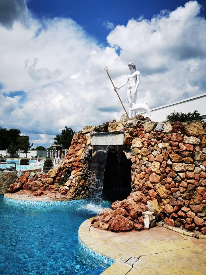 "Poseidon" Centar Aparthotel Stari Banovci Esterno foto