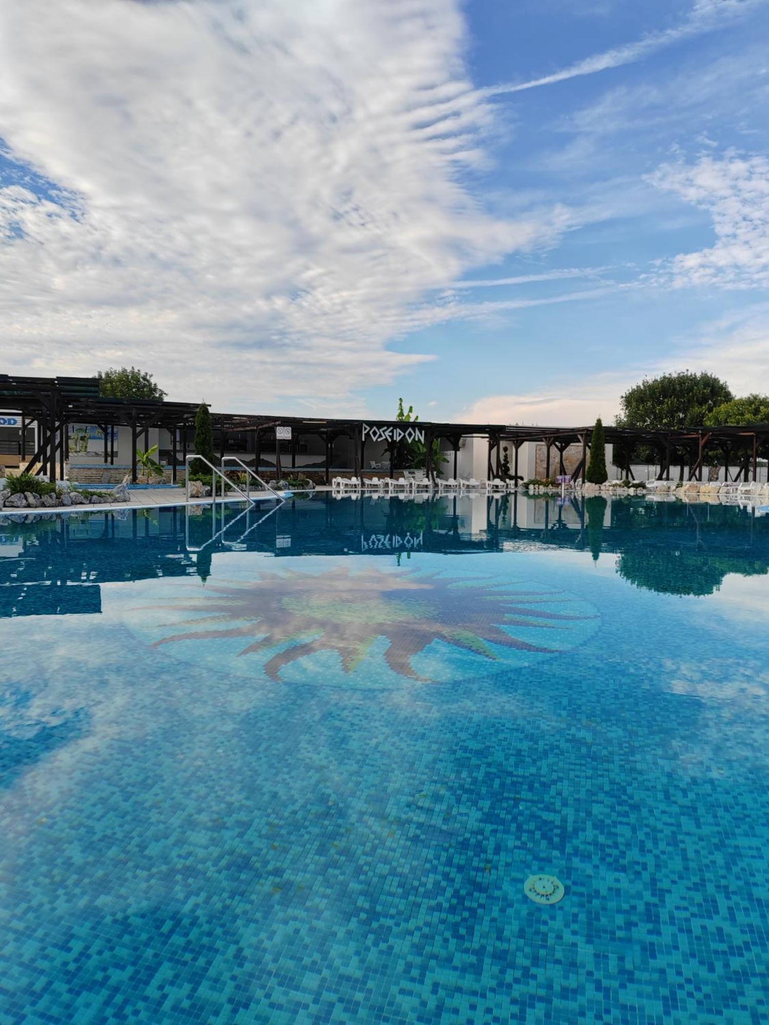 "Poseidon" Centar Aparthotel Stari Banovci Esterno foto