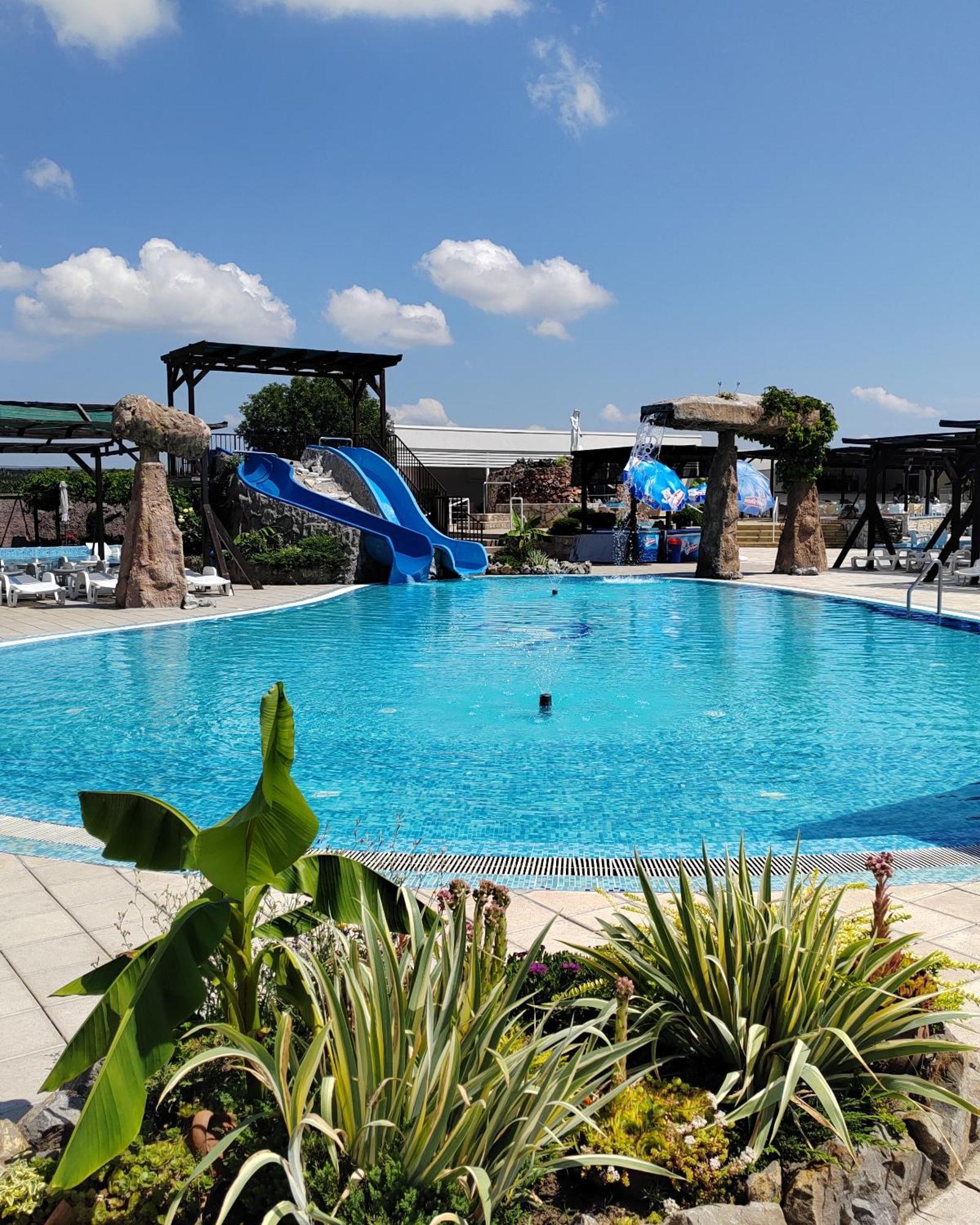 "Poseidon" Centar Aparthotel Stari Banovci Esterno foto