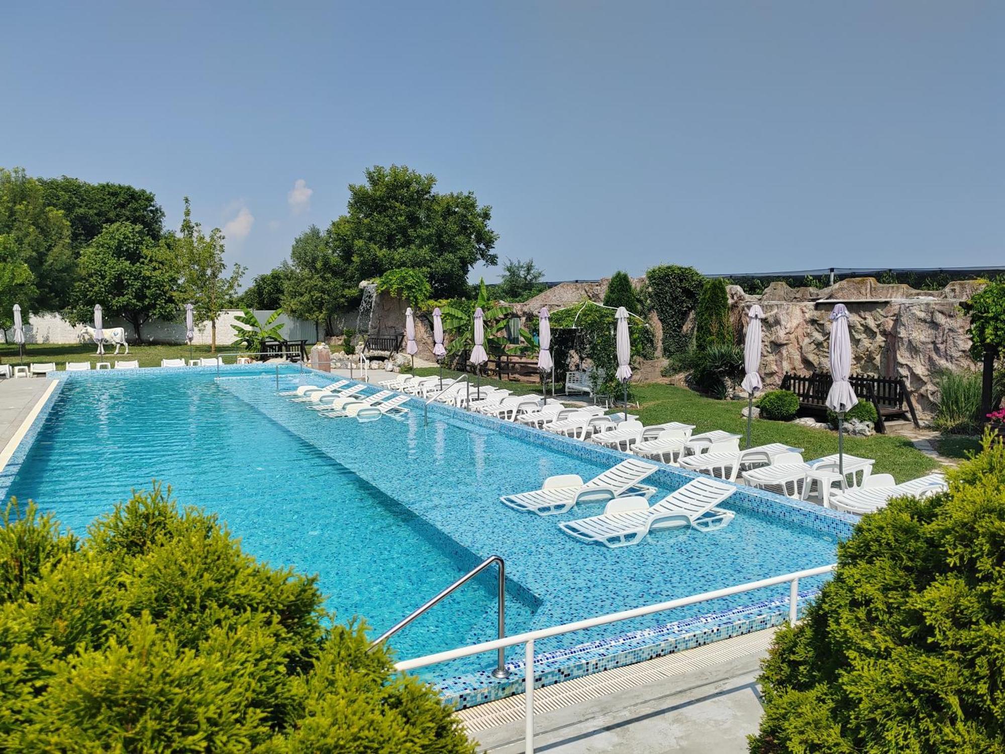 "Poseidon" Centar Aparthotel Stari Banovci Esterno foto