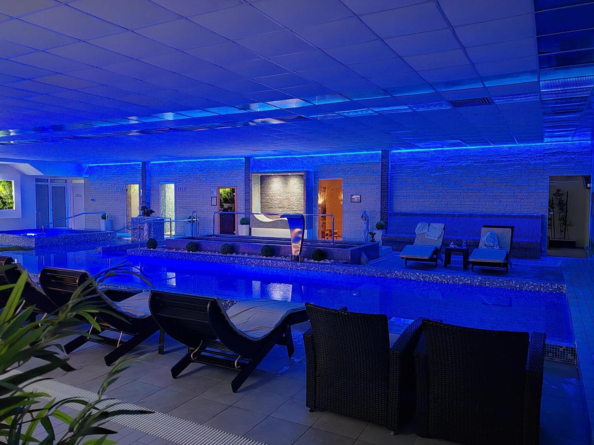 "Poseidon" Centar Aparthotel Stari Banovci Esterno foto