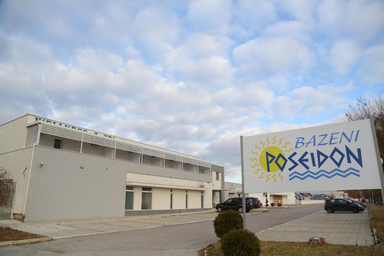 "Poseidon" Centar Aparthotel Stari Banovci Esterno foto