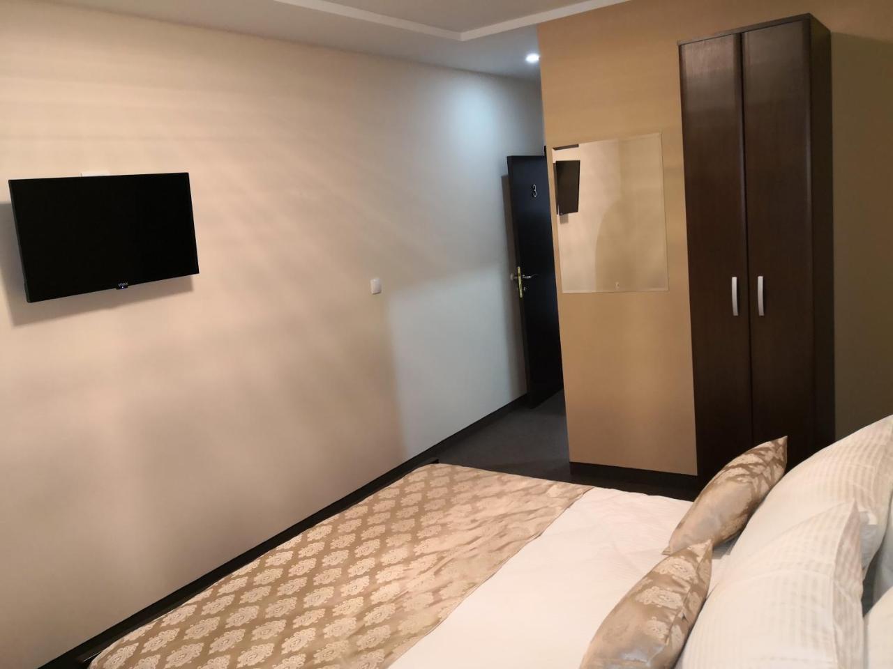 "Poseidon" Centar Aparthotel Stari Banovci Esterno foto