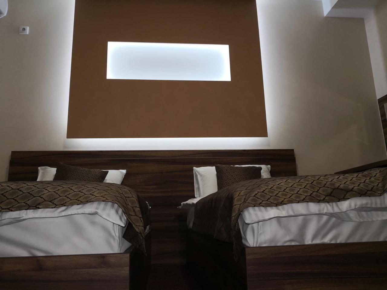 "Poseidon" Centar Aparthotel Stari Banovci Esterno foto