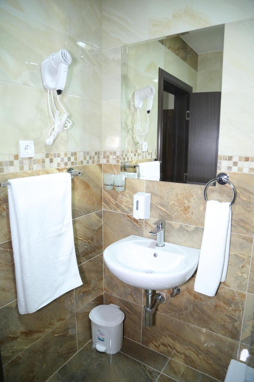 "Poseidon" Centar Aparthotel Stari Banovci Esterno foto