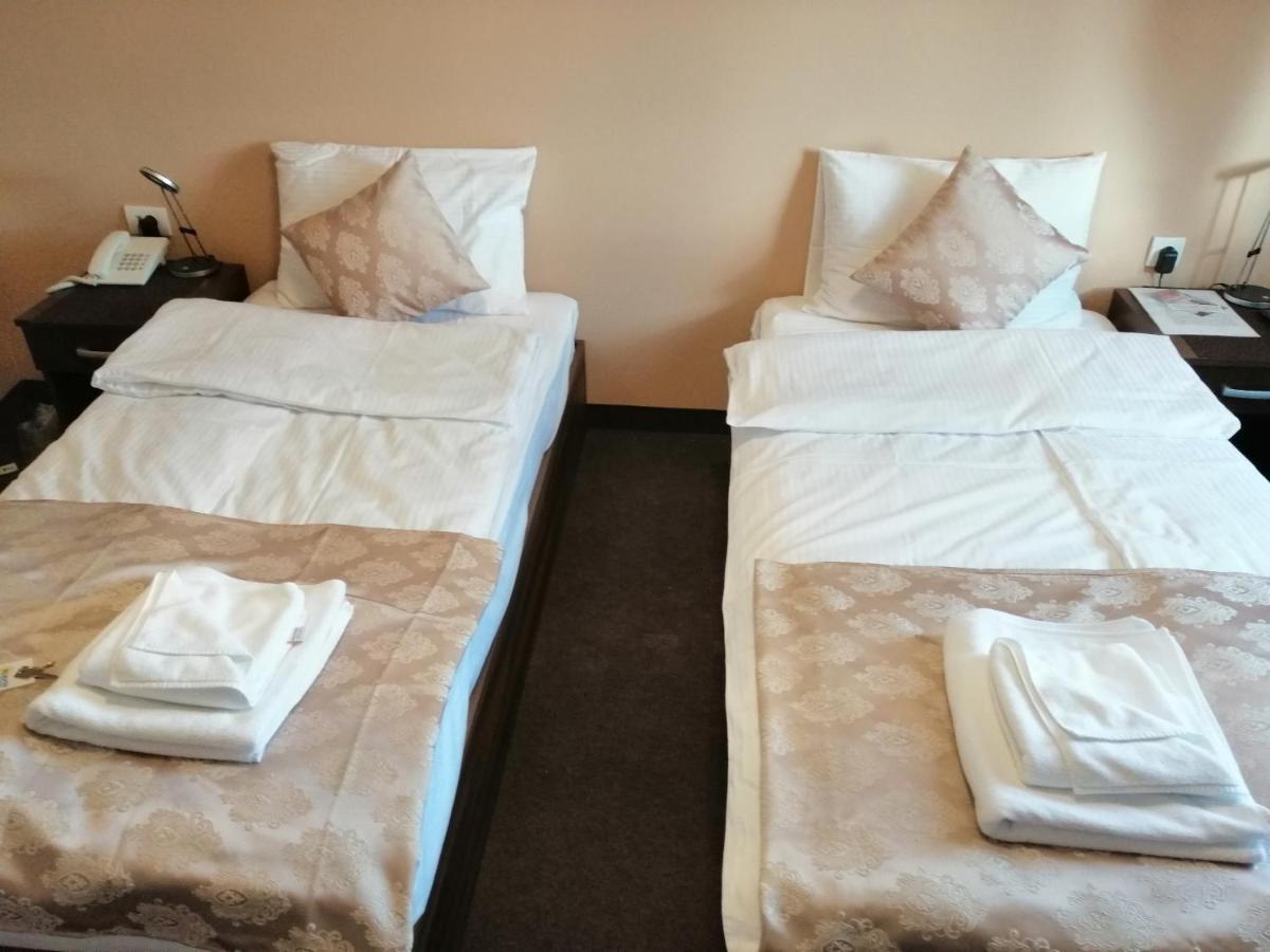 "Poseidon" Centar Aparthotel Stari Banovci Esterno foto